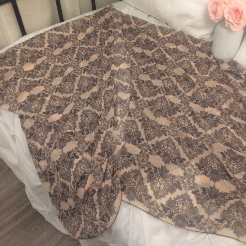 B1G1F 🌸 BNWOT Kimono